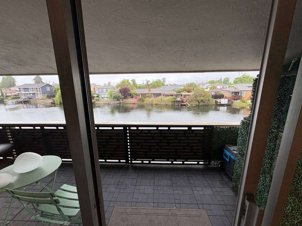 Apartment for rent at 339 Broadway, Alameda, CA 94501