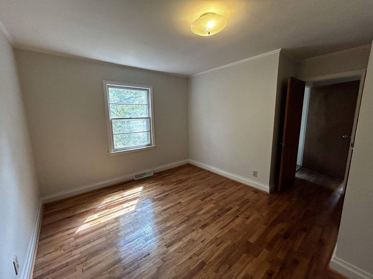 House for rent at 1233 Crenshaw St, Pendleton, SC 29670