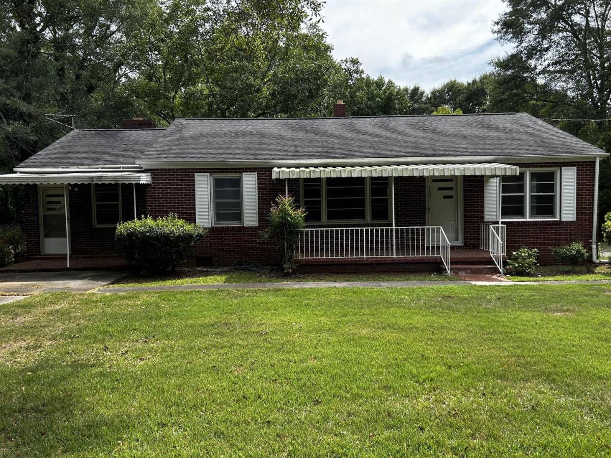 House for rent at 1233 Crenshaw St, Pendleton, SC 29670