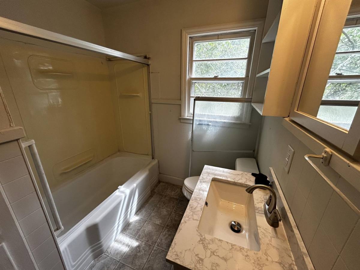 House for rent at 1233 Crenshaw St, Pendleton, SC 29670
