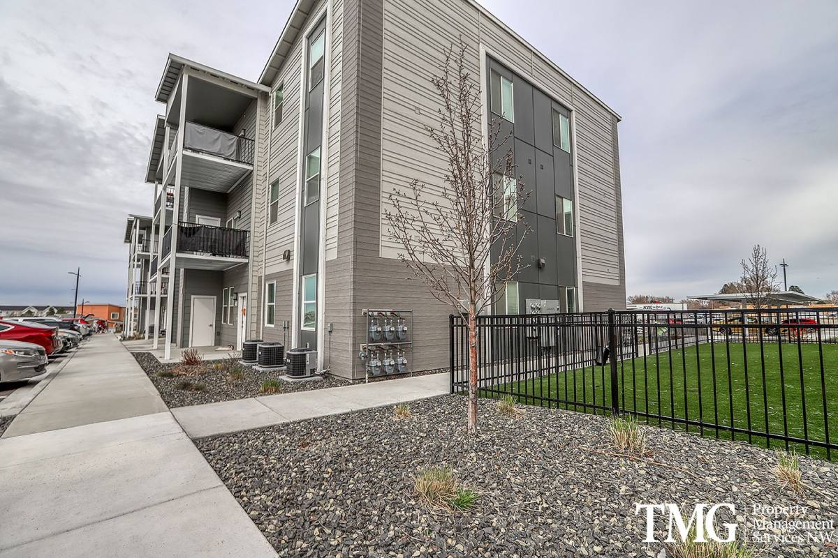 Apartment for rent at 7942 W 10th Ave, Kennewick, WA 99336