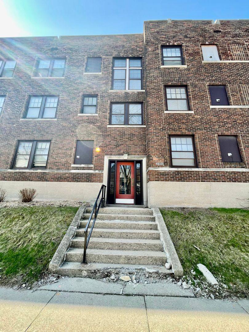 Apartment for rent at 1805 E Park Place, Milwaukee, WI 53211