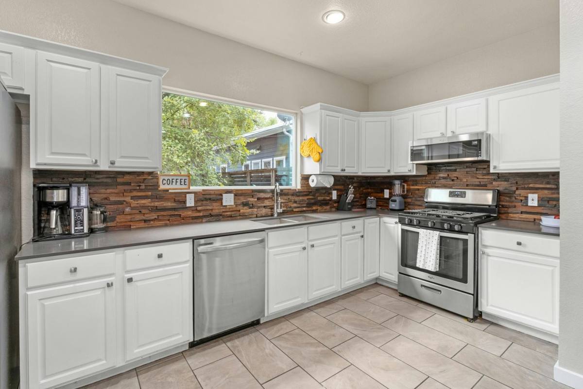 Townhouse for rent at 2917 E 16th St #A, Austin, TX 78702