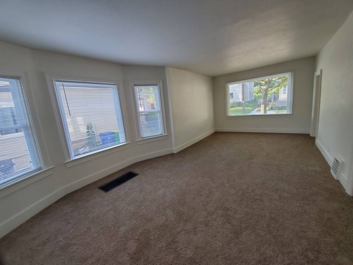 House for rent at 715 Chicago St, Green Bay, WI 54301