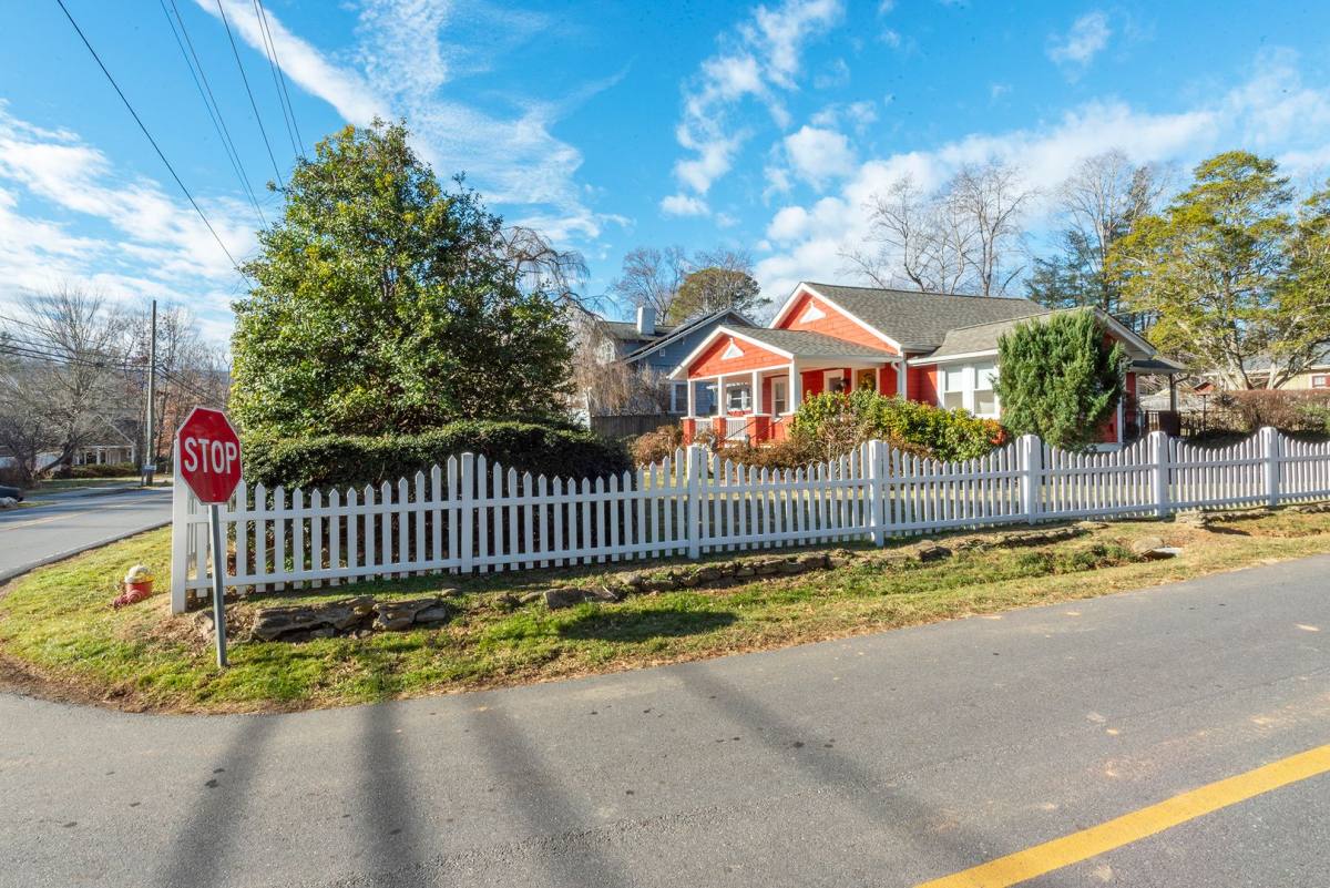 House for rent at 829 Montreat Rd, Black Mountain, NC 28711
