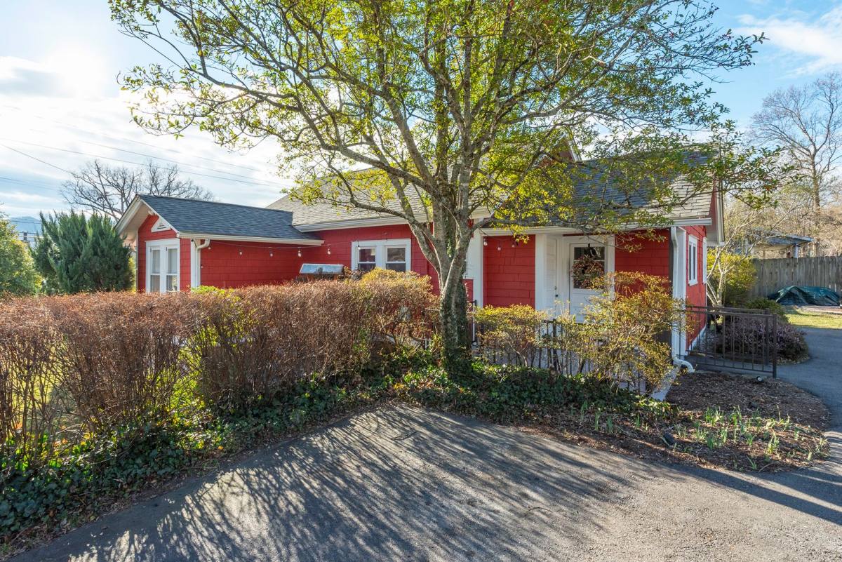 House for rent at 829 Montreat Rd, Black Mountain, NC 28711
