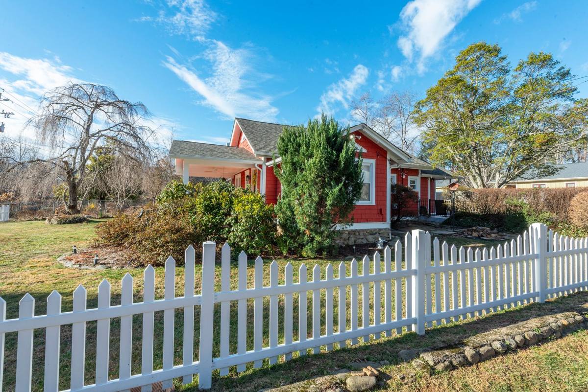 House for rent at 829 Montreat Rd, Black Mountain, NC 28711