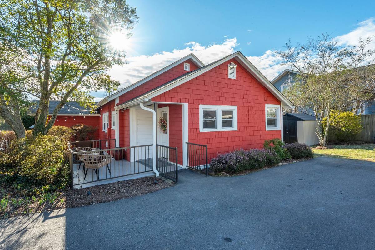 House for rent at 829 Montreat Rd, Black Mountain, NC 28711