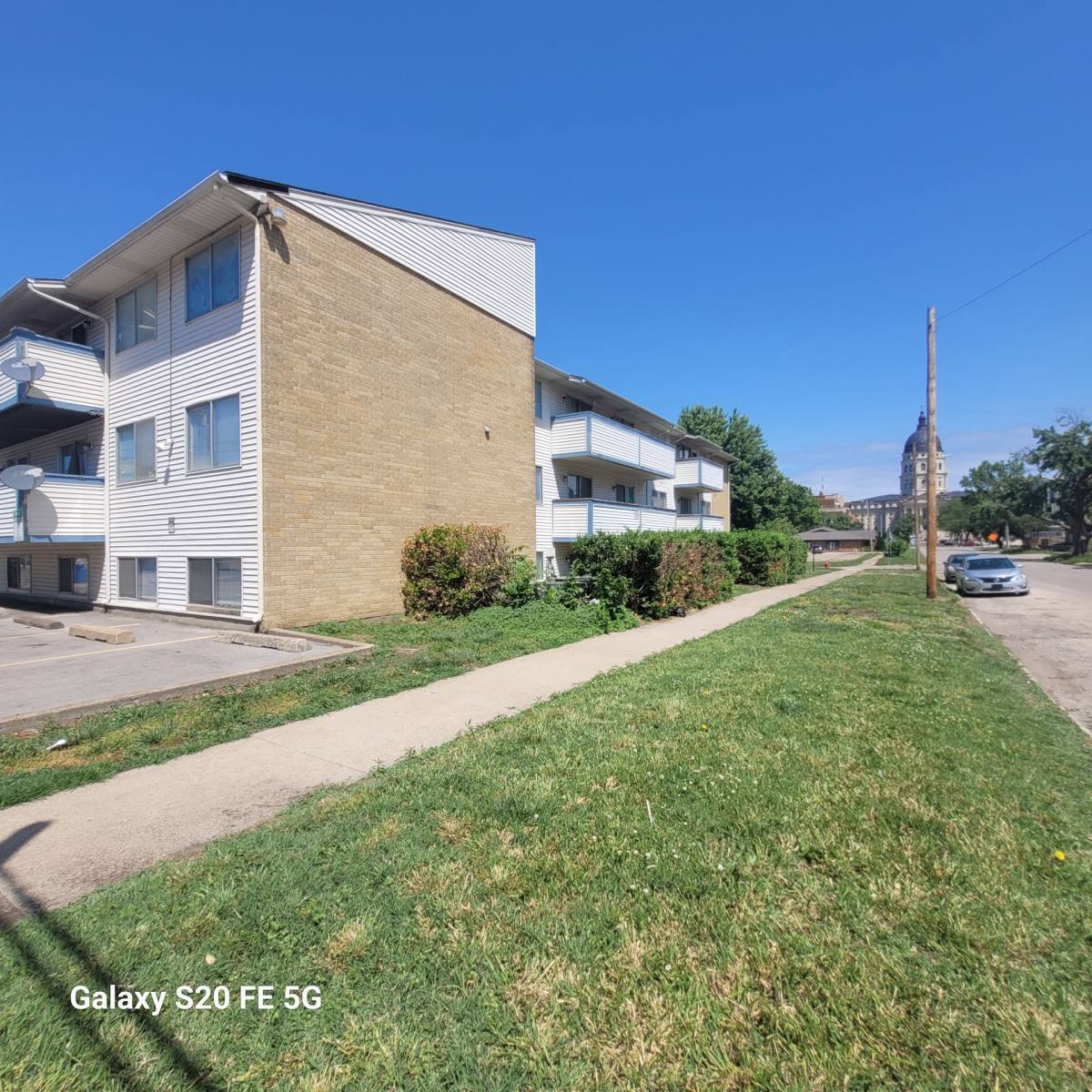 Apartment for rent at 837 SW Tyler St, Topeka, KS 66612
