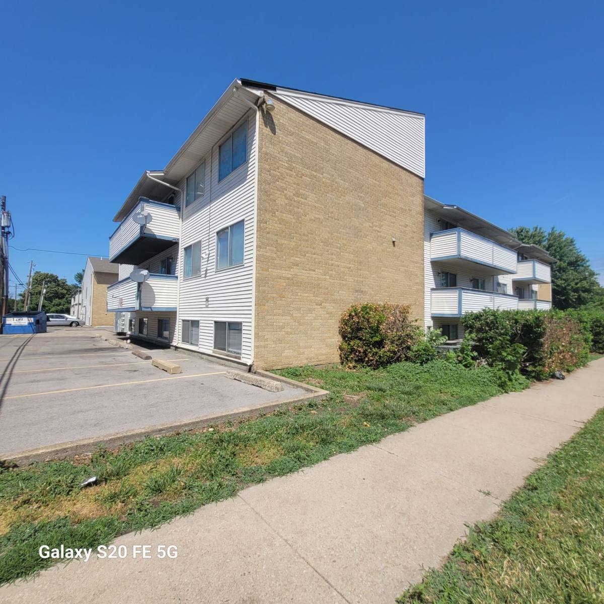 Apartment for rent at 837 SW Tyler St, Topeka, KS 66612