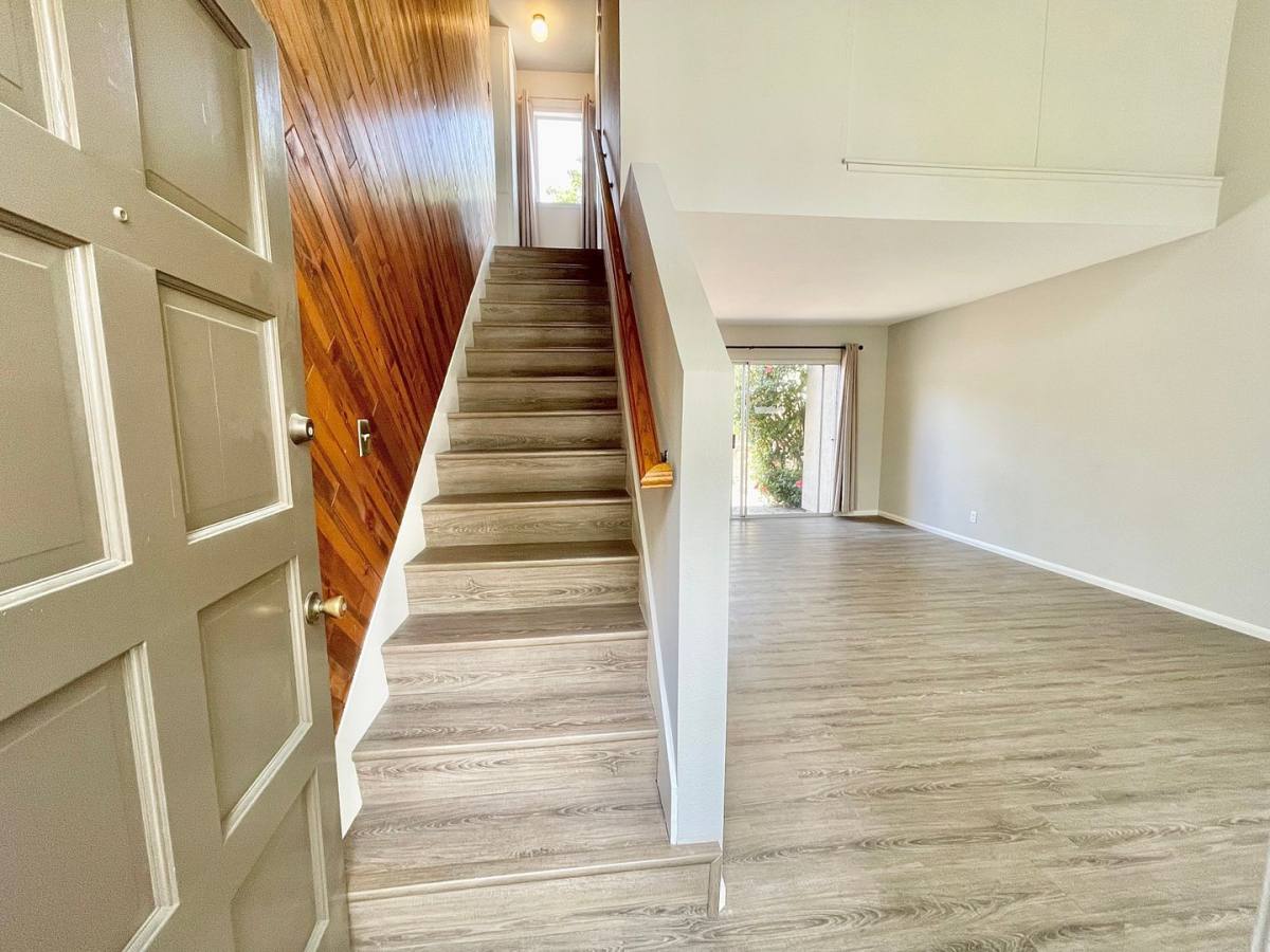 Townhouse for rent at 1271 Prairie Dog Circle, Ventura, CA 93003