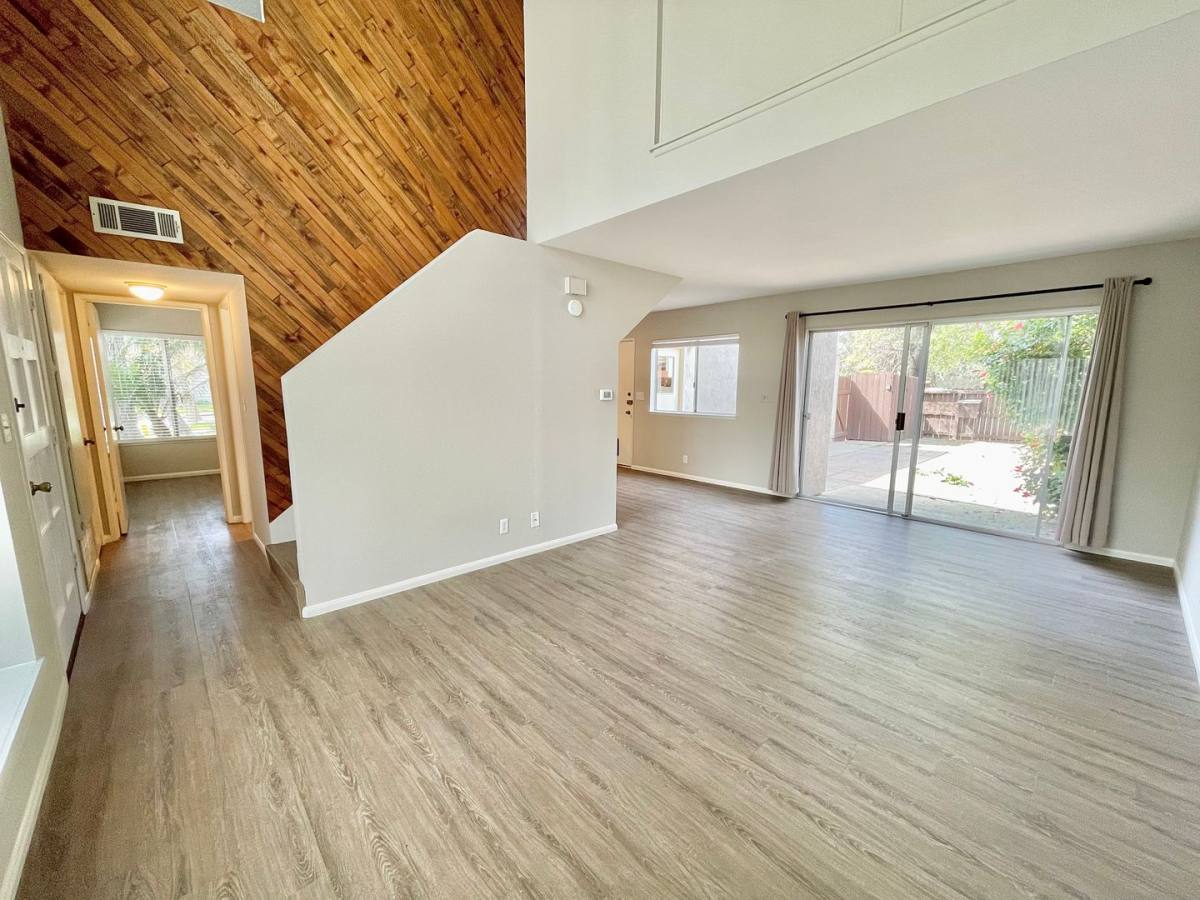 Townhouse for rent at 1271 Prairie Dog Circle, Ventura, CA 93003