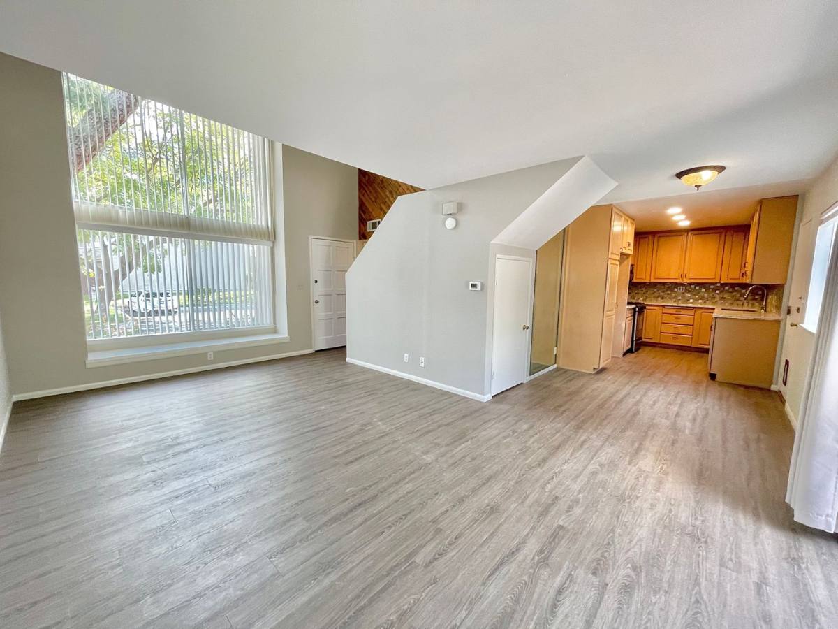 Townhouse for rent at 1271 Prairie Dog Circle, Ventura, CA 93003
