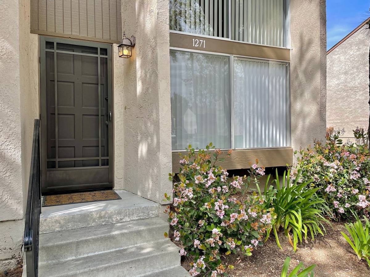 Townhouse for rent at 1271 Prairie Dog Circle, Ventura, CA 93003