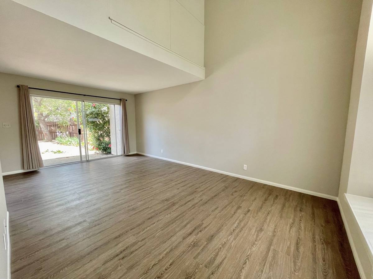Townhouse for rent at 1271 Prairie Dog Circle, Ventura, CA 93003