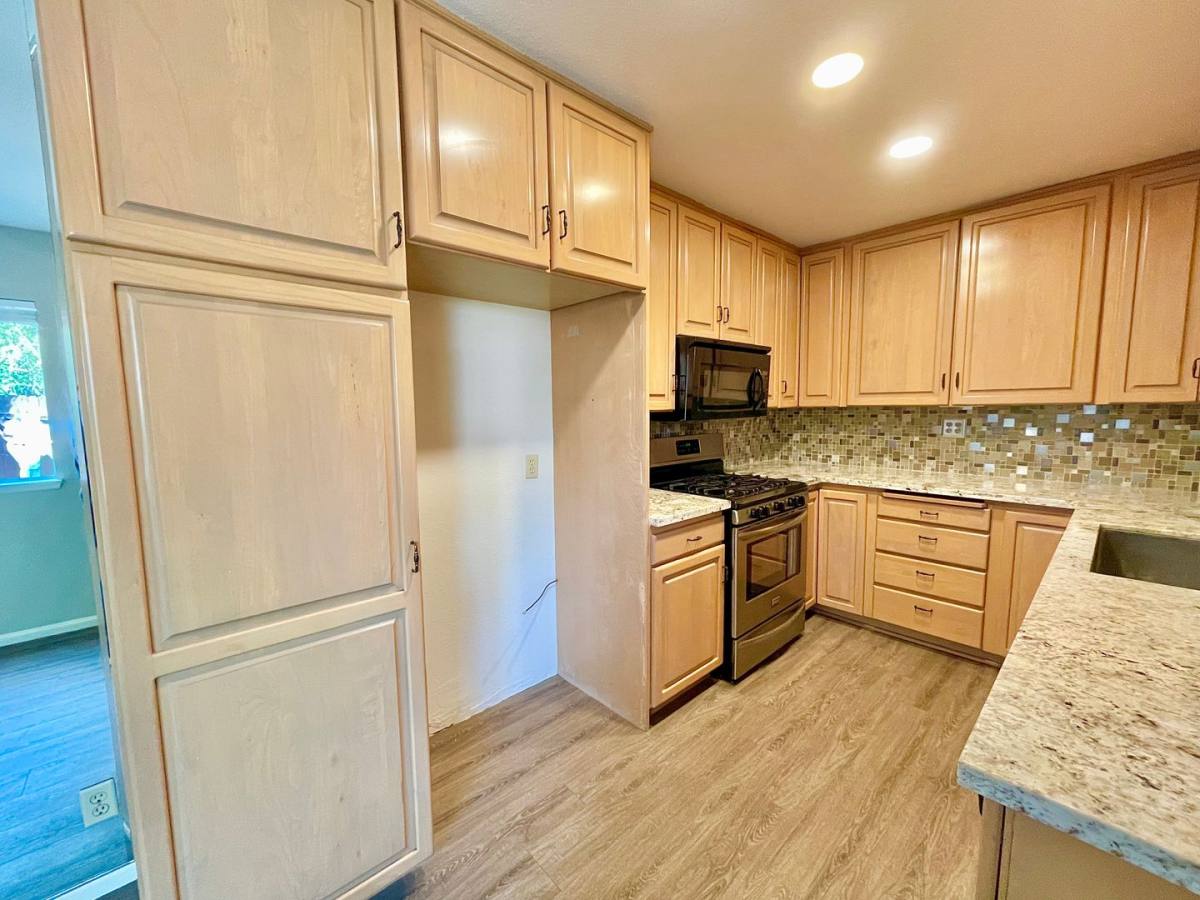 Townhouse for rent at 1271 Prairie Dog Circle, Ventura, CA 93003