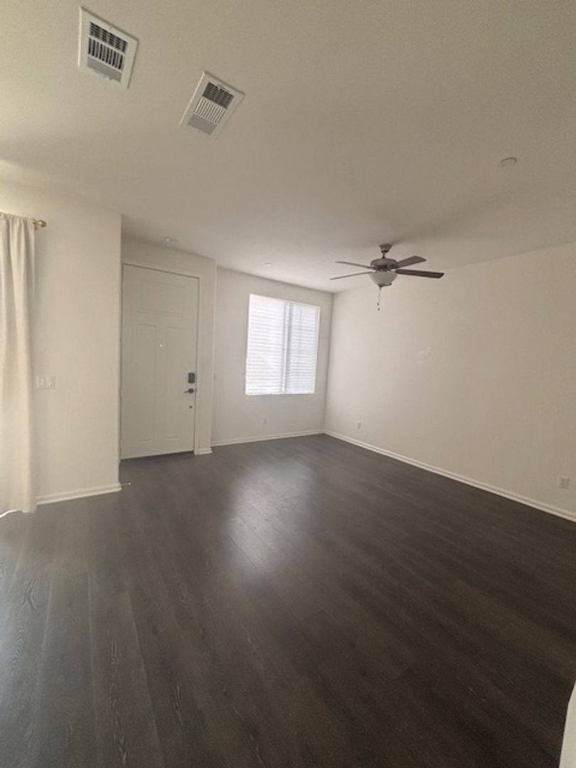Townhouse for rent at 41987 Isadora St, Murrieta, CA 92562