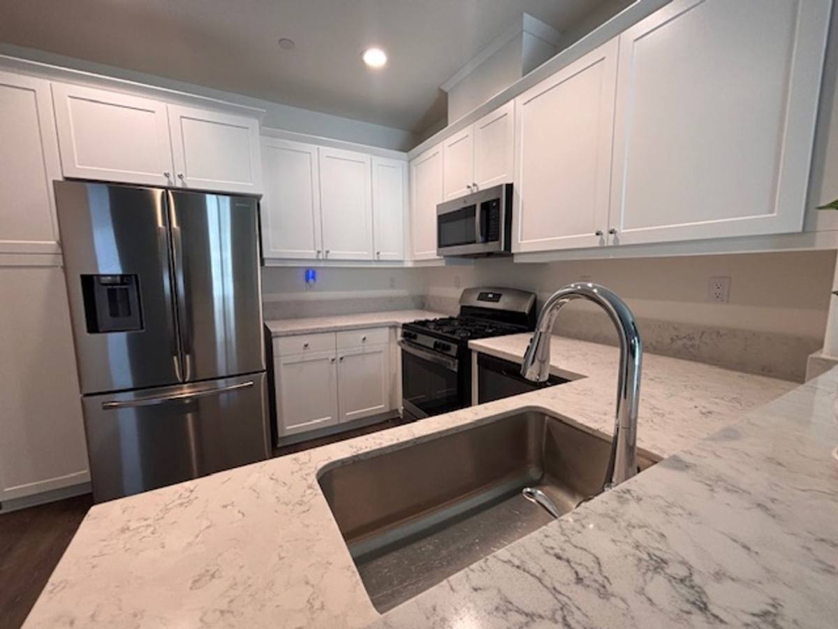 Townhouse for rent at 41987 Isadora St, Murrieta, CA 92562
