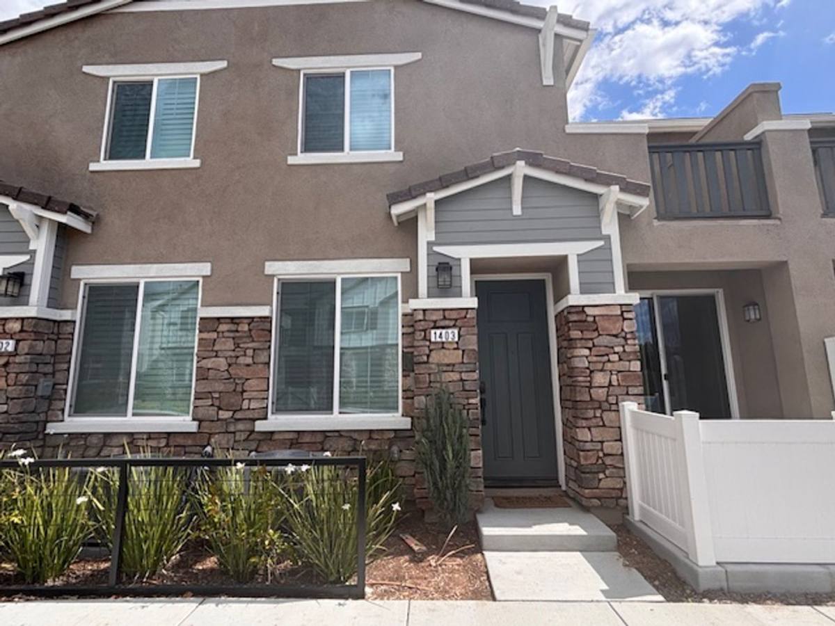 Townhouse for rent at 41987 Isadora St, Murrieta, CA 92562