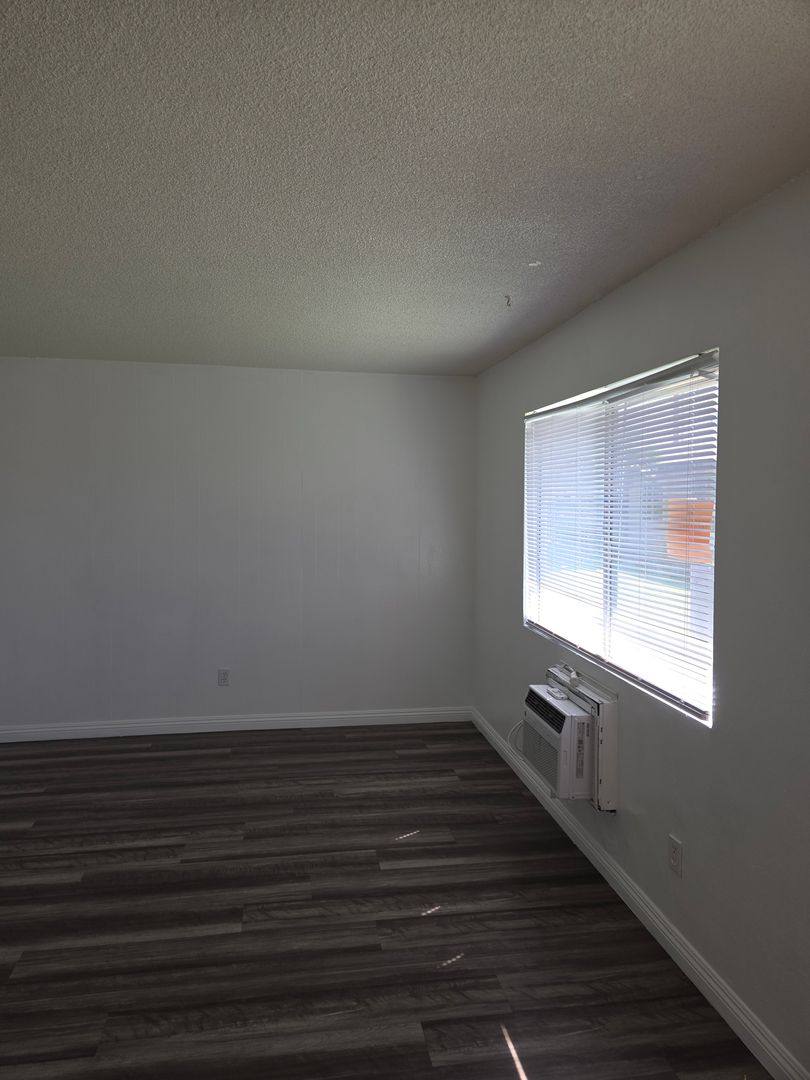 Apartment for rent at 1376 E Date St, Hemet, CA 92544