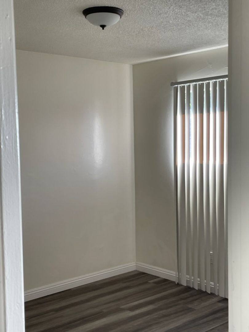 Apartment for rent at 1376 E Date St, Hemet, CA 92544