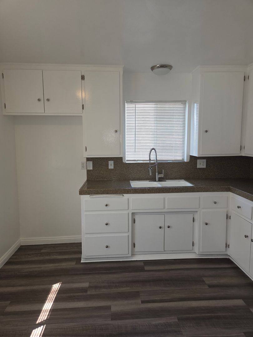 Apartment for rent at 1376 E Date St, Hemet, CA 92544