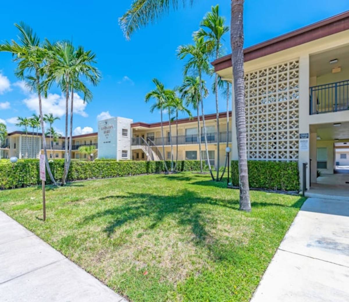 Apartment for rent at 315 S Crescent Dr, Hollywood, FL 33021