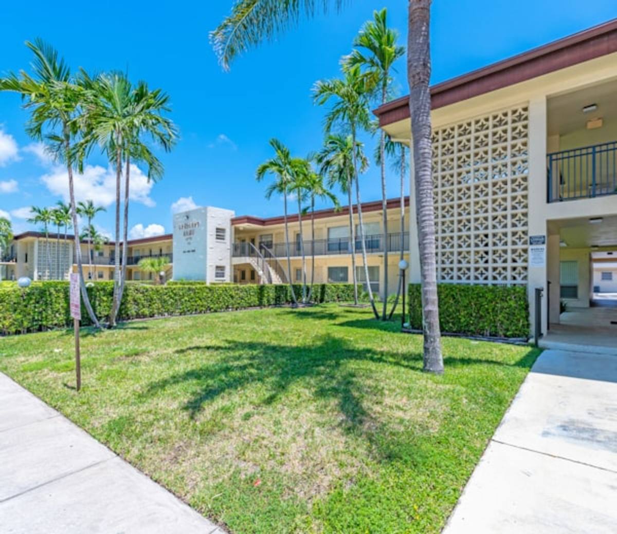 Apartment for rent at 315 S Crescent Dr, Hollywood, FL 33021