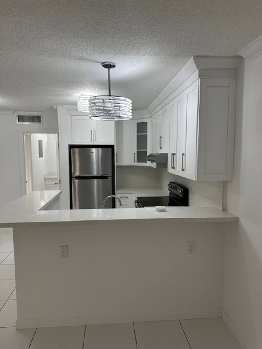 Apartment for rent at 315 S Crescent Dr, Hollywood, FL 33021