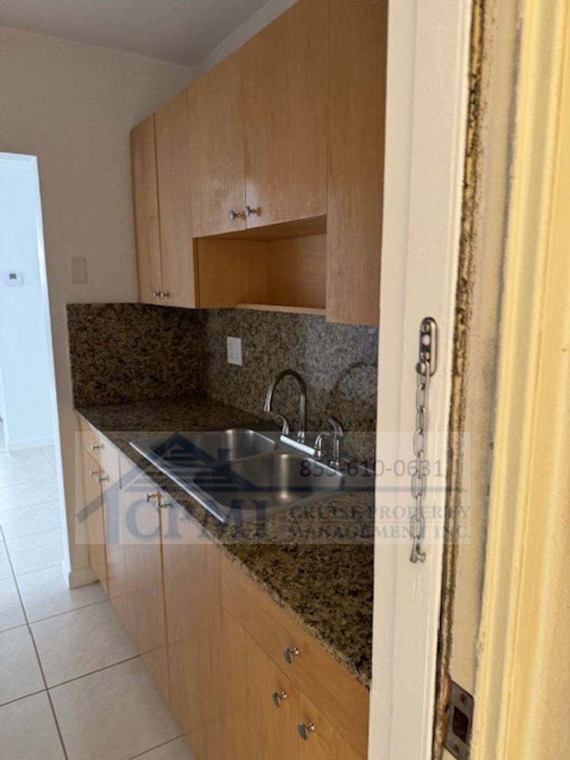 Apartment for rent at 315 S Crescent Dr, Hollywood, FL 33021