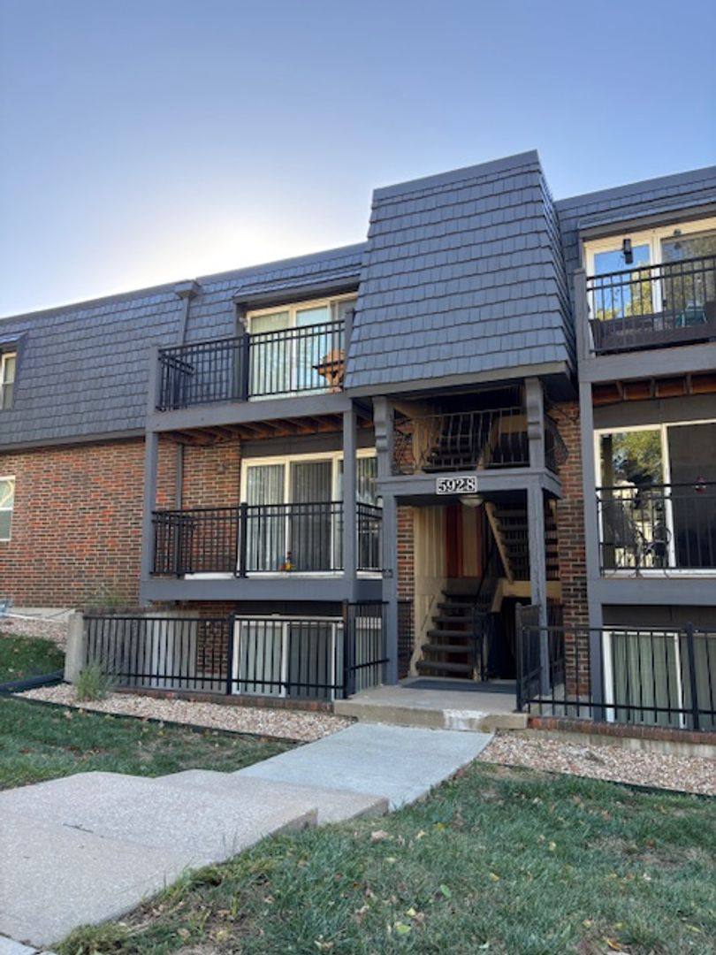 Apartment for rent at 5920 Reeds Rd, Mission, KS 66202