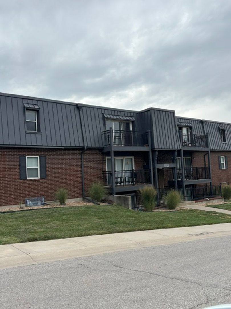 Apartment for rent at 5920 Reeds Rd, Mission, KS 66202