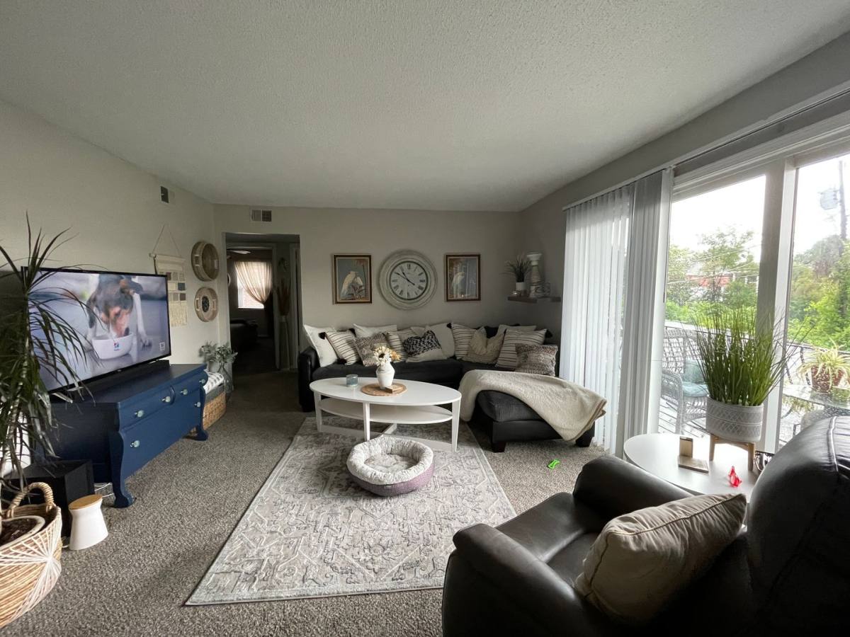 Apartment for rent at 5920 Reeds Rd, Mission, KS 66202