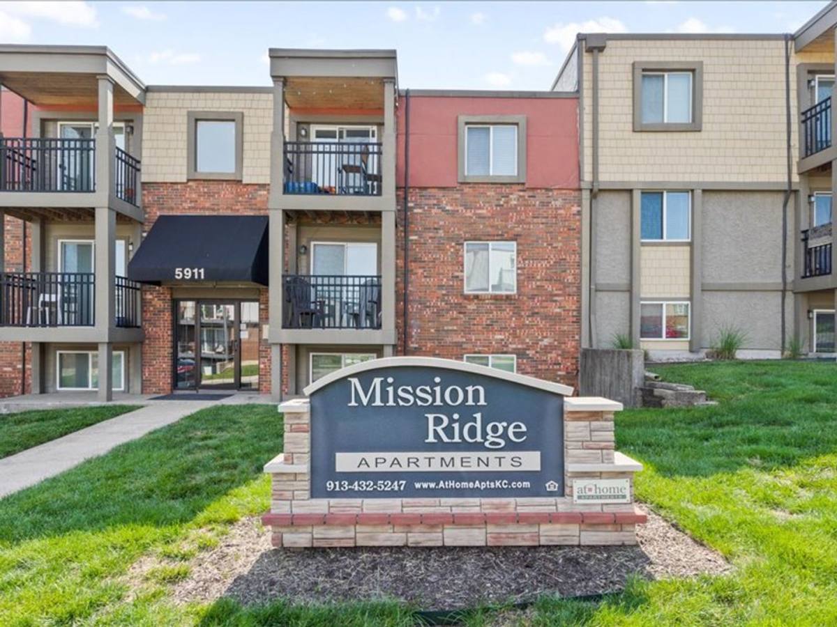 Apartment for rent at 5907 Reeds Rd, Mission, KS 66202