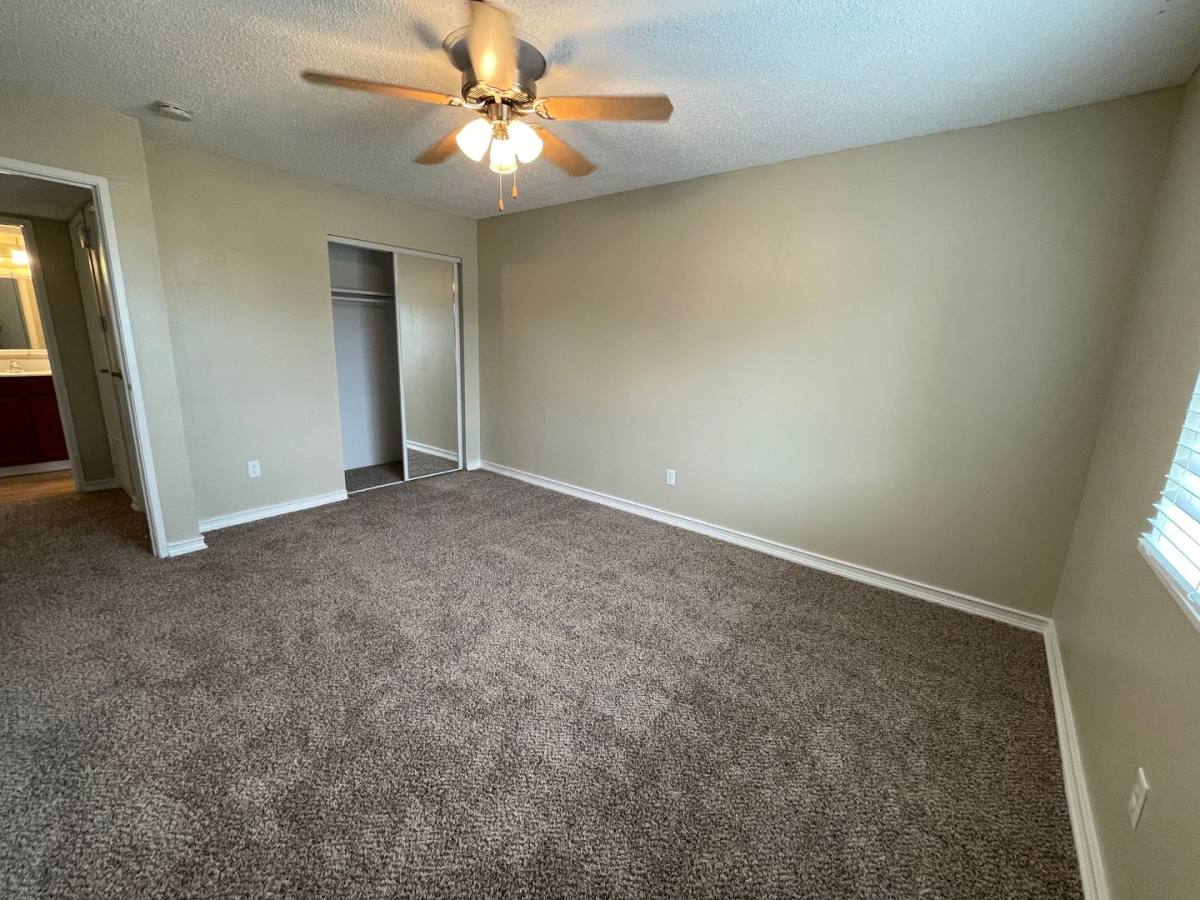Apartment for rent at 5907 Reeds Rd, Mission, KS 66202