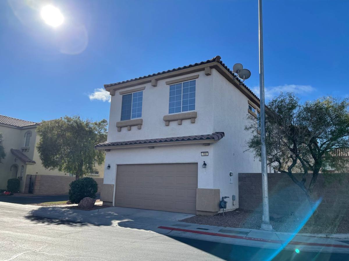 House for rent at 733 Emerald Idol Place, Henderson, NV 89011