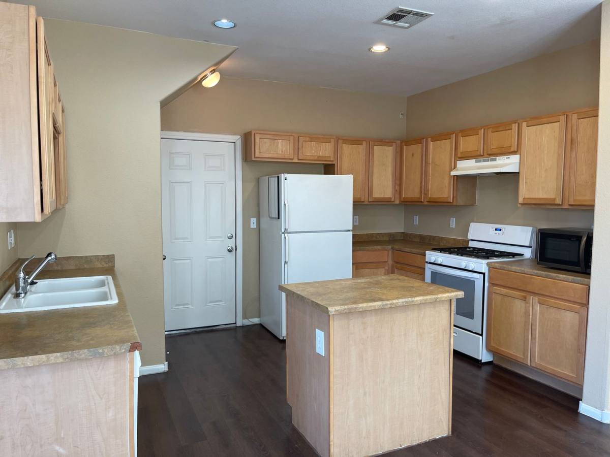 House for rent at 733 Emerald Idol Place, Henderson, NV 89011