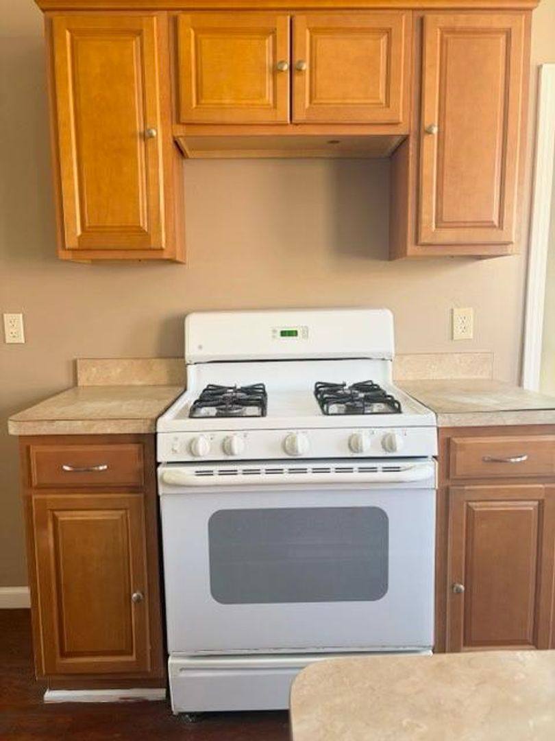 Apartment for rent at 5 Oak St, Meriden, CT 06450