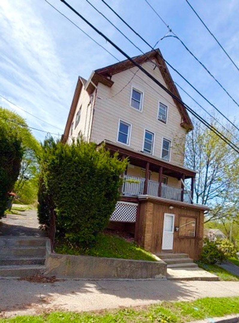 Apartment for rent at 5 Oak St, Meriden, CT 06450
