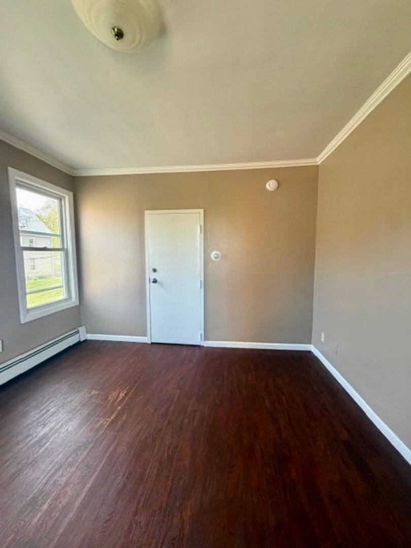 Apartment for rent at 5 Oak St, Meriden, CT 06450