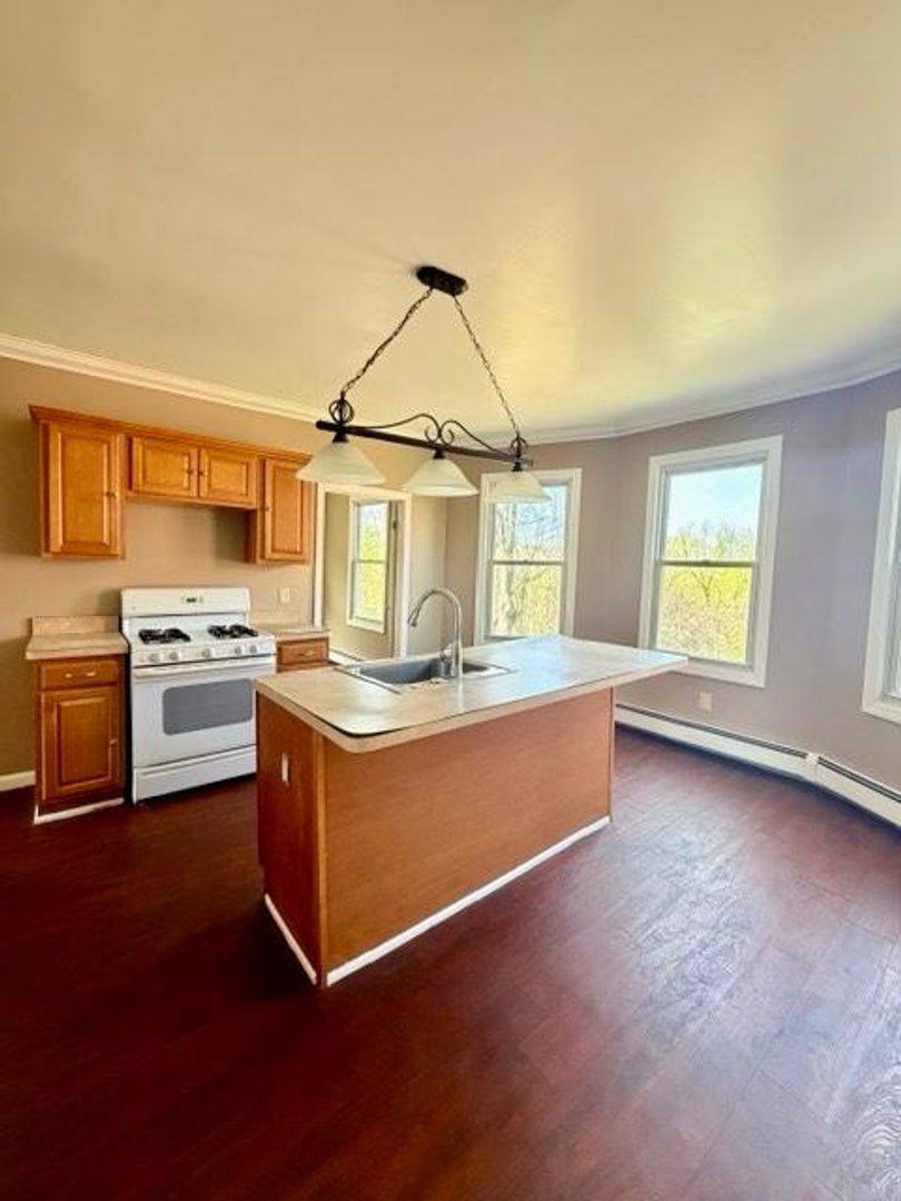 Apartment for rent at 5 Oak St, Meriden, CT 06450