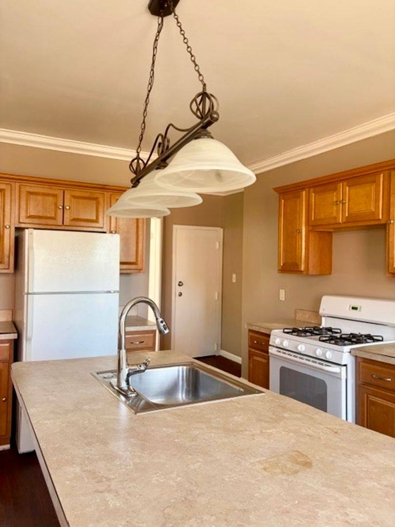 Apartment for rent at 5 Oak St, Meriden, CT 06450