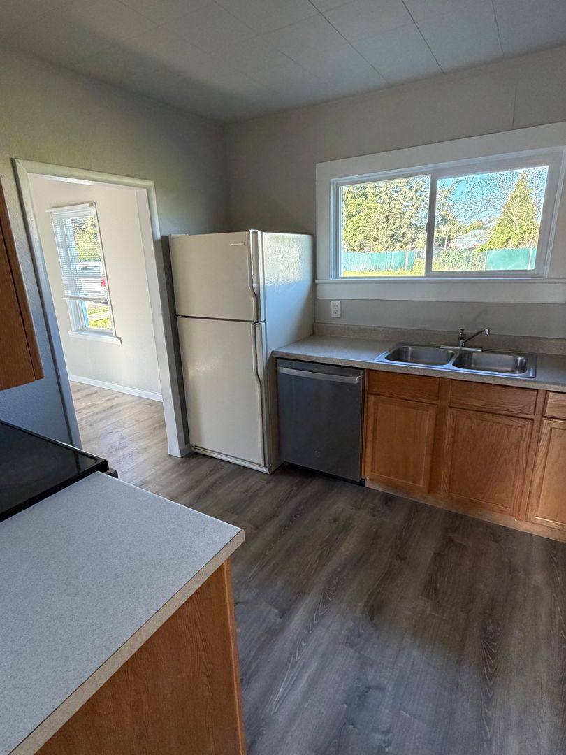 House for rent at 2034 Long St, Sweet Home, OR 97386