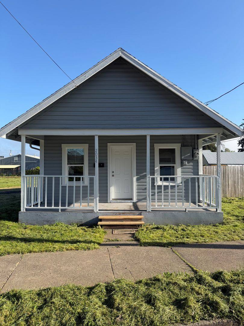 House for rent at 2034 Long St, Sweet Home, OR 97386