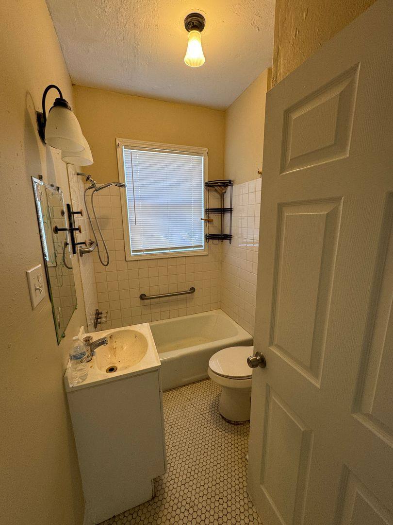 Apartment for rent at 402 Egan, Shreveport, LA 71101