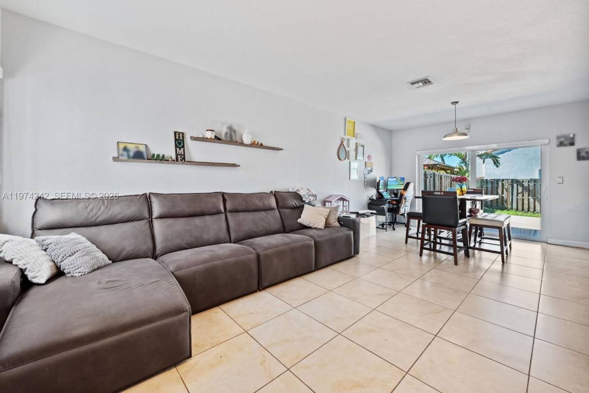 Townhouse for rent at 930 SW 147th Court, Miami, FL 33194