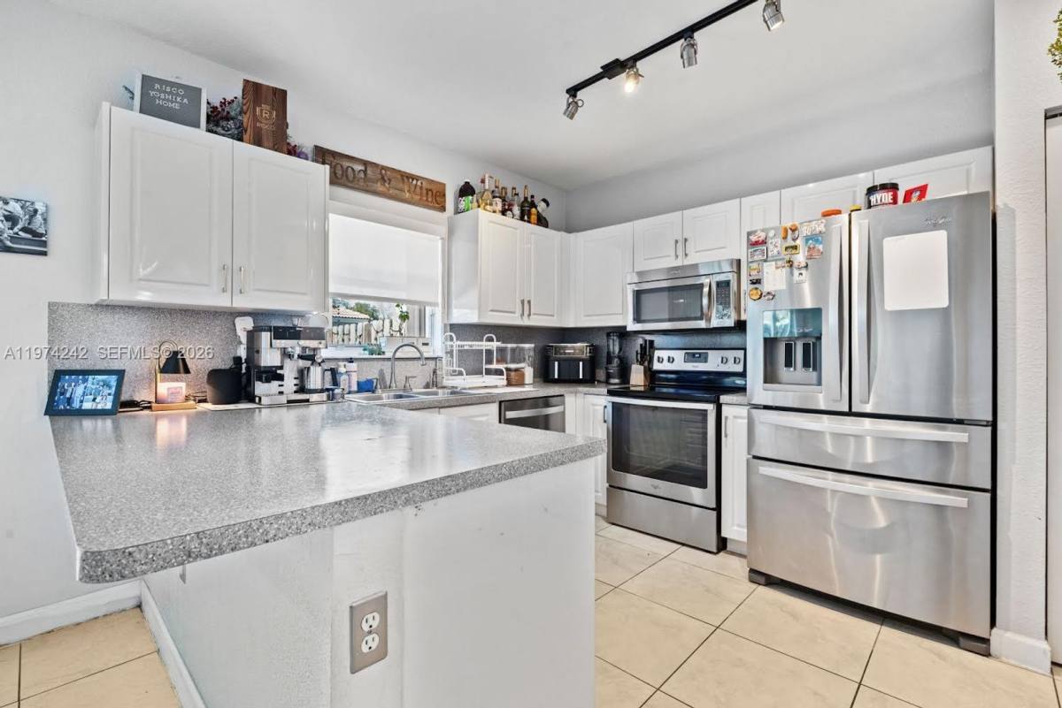 Townhouse for rent at 930 SW 147th Court, Miami, FL 33194