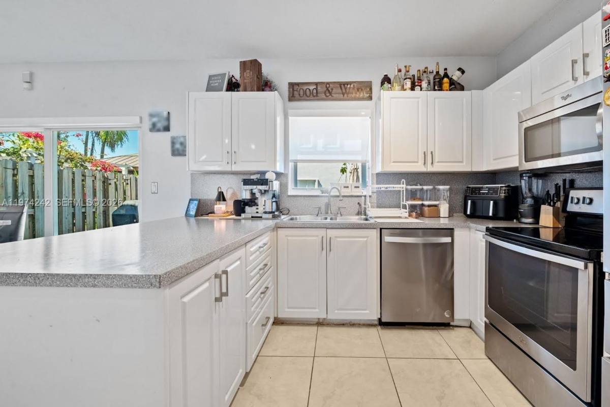 Townhouse for rent at 930 SW 147th Court, Miami, FL 33194