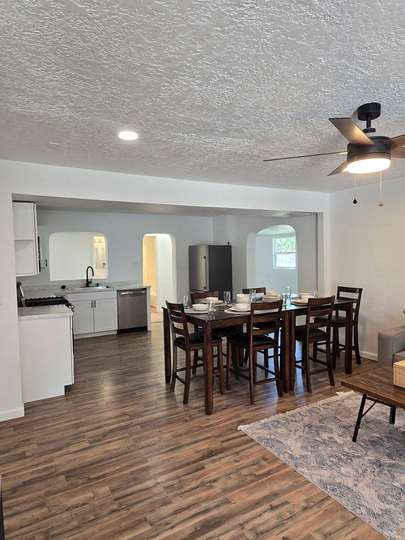 House for rent at 1040 Columbia Dr NE, Albuquerque, NM 87106