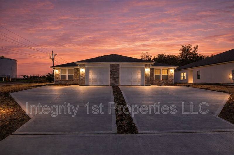 Townhouse for rent at 1514 Park Ave #B, Warrensburg, MO 64093